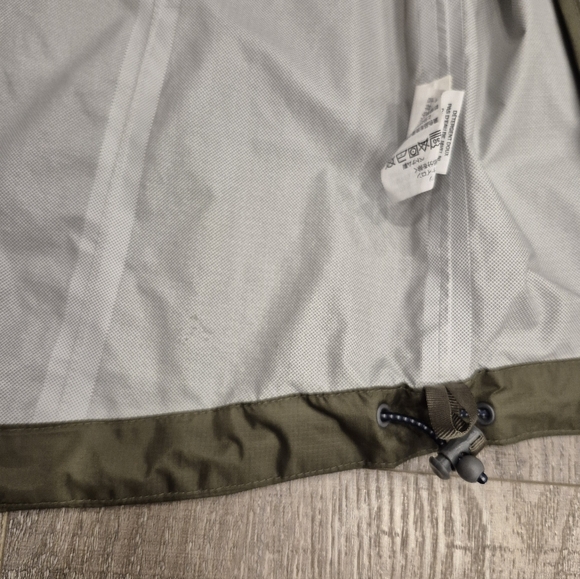 L.L. Bean Men's Trail Model Rain Jacket - Picture 7 of 7